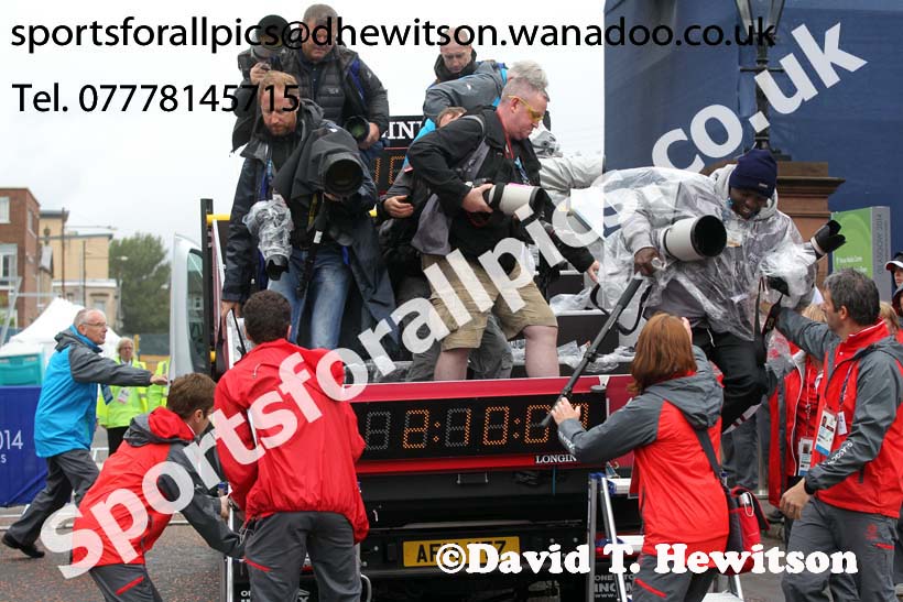 Photographers scramble to get off the lead vehicle at the finish of the Commonwealth Games, Glasgow. Photo: David T. Hewitson/Sports for All Pics